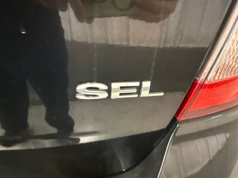 Used 2013 Ford Edge SEL FWD image 13