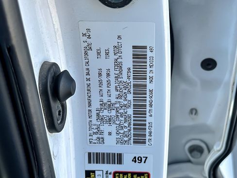 Used 2018 Toyota Tacoma TRD Off-Road image 27