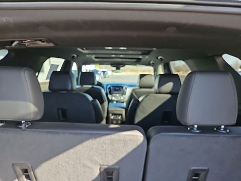 Used 2023 Chevrolet Traverse High Country image 34