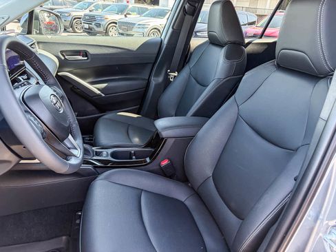 Used 2024 Toyota Corolla Cross XLE w/ Convenience Package image 17