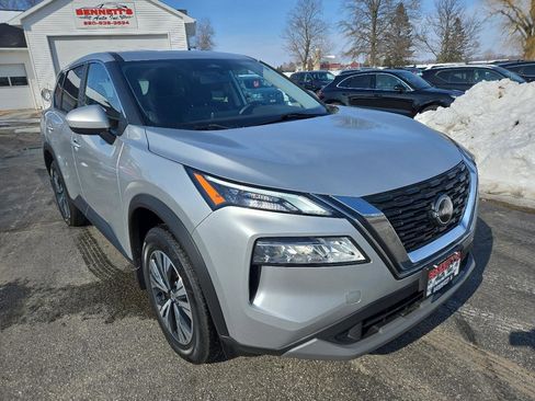 Used 2023 Nissan Rogue SV image 5