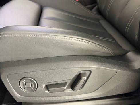 Used 2024 Audi Q4 e-tron Premium Plus w/ Premium Plus image 24