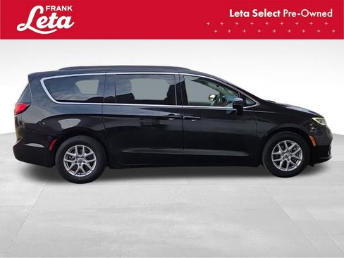 Used 2022 Chrysler Pacifica Touring-L image 7