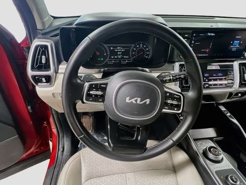 Certified 2023 Kia Sorento EX AWD/4WD image 11