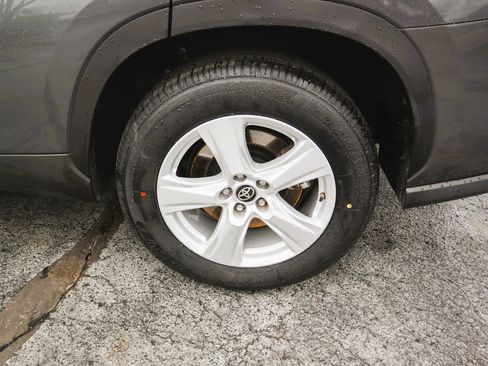 Used 2023 Toyota Highlander L image 9