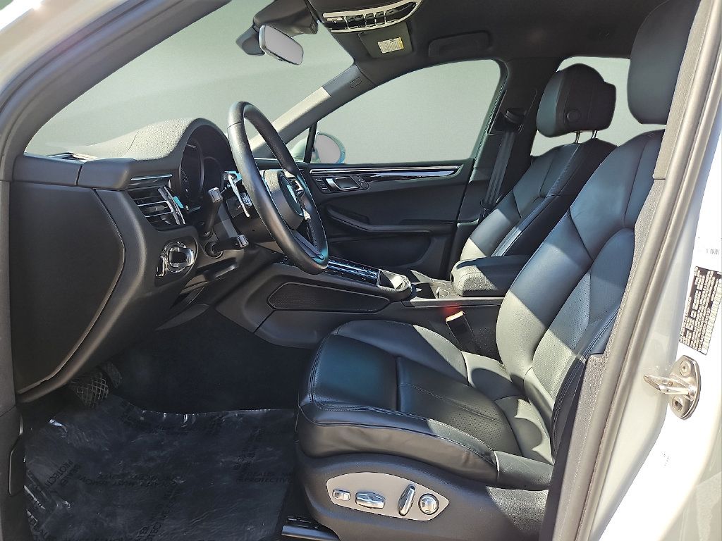 Used 2023 Porsche Macan Turbo AWD/4WD image 14