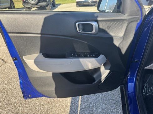 Used 2024 Hyundai Venue SEL image 10