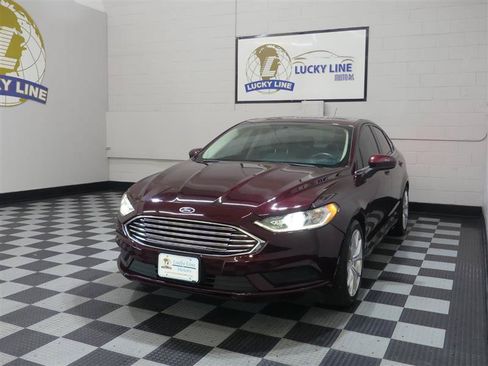 Used 2018 Ford Fusion SE w/ Fusion SE Technology Package FWD image 4