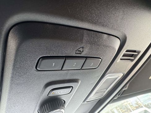 Used 2024 GMC Yukon SLT image 33