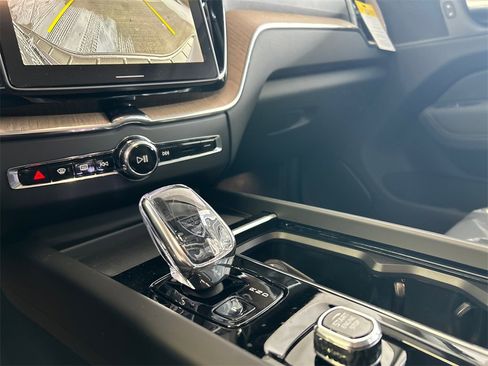 New 2026 Volvo XC60 B5 Plus w/ Protection Package Premier image 19