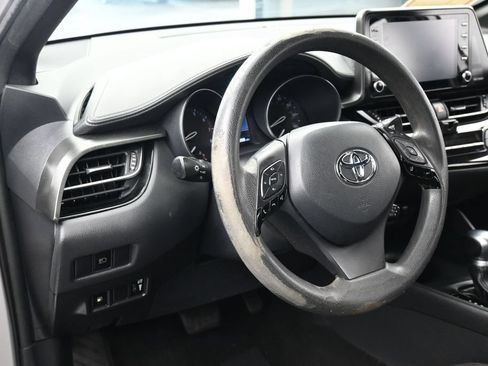 Used 2019 Toyota C-HR LE FWD image 14