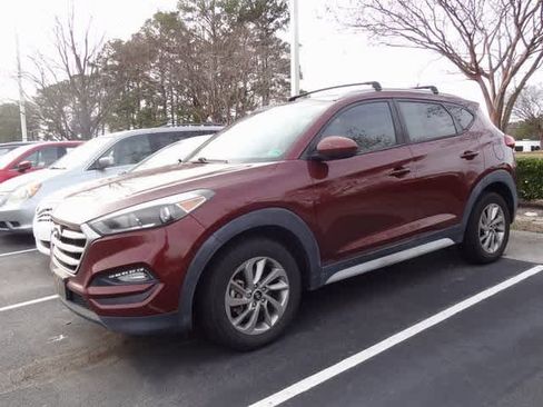 Used 2017 Hyundai Tucson SE image 2