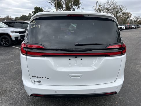New 2026 Chrysler Pacifica Select w/ S Appearance Package image 6