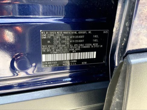 Used 2025 Toyota RAV4 XLE AWD/4WD image 36