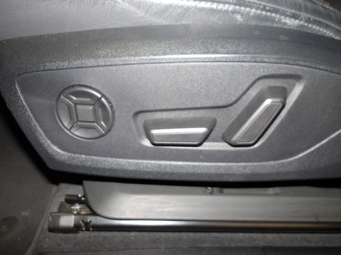 Used 2019 Audi Q3 2.0T Premium image 23