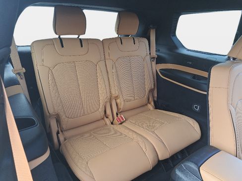 Certified 2025 Jeep Grand Cherokee L Summit AWD/4WD image 13