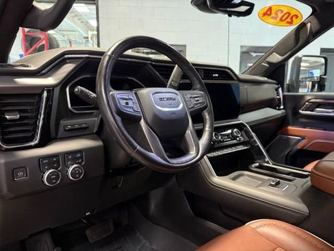 Used 2024 GMC Sierra 2500 Denali Ultimate AWD/4WD image 12