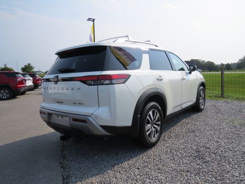 Used 2023 Nissan Pathfinder SL AWD/4WD image 9