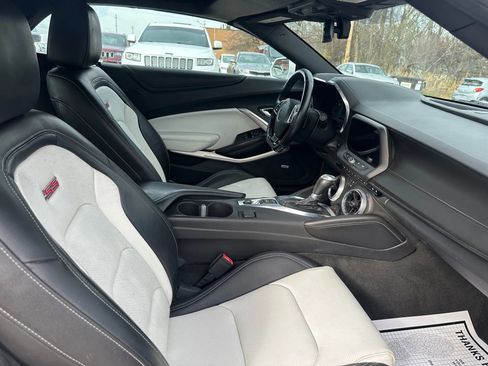 Used 2017 Chevrolet Camaro SS image 15