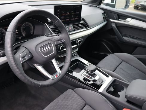 Used 2024 Audi Q5 e Premium Plus w/ Premium Plus Package image 9