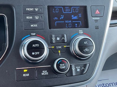 Used 2016 Toyota Sienna XLE w/ XLE Navigation Package image 23