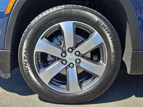 Used 2023 Chevrolet Traverse LT w/ LT Premium Package AWD/4WD image 9