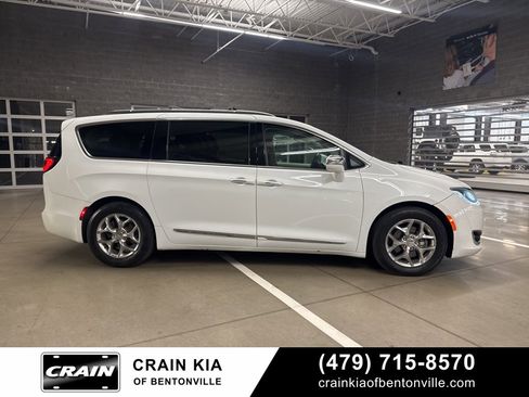Used 2019 Chrysler Pacifica Limited image 6