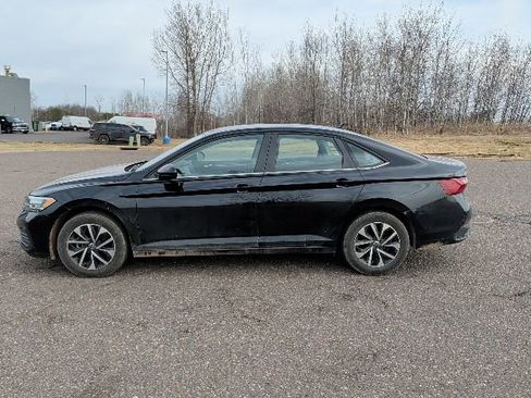 Used 2022 Volkswagen Jetta S image 2