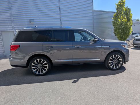 Used 2021 Lincoln Navigator Reserve w/ Luxury Package AWD/4WD image 2
