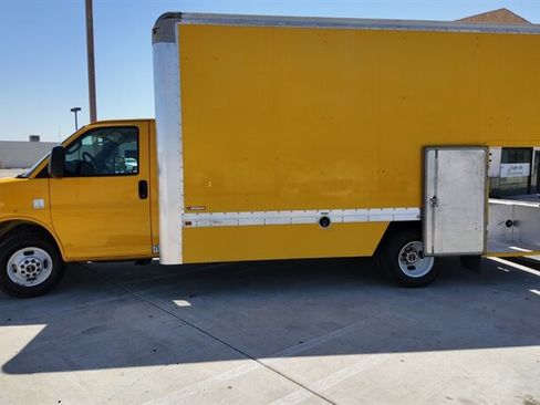 Used 2016 GMC Savana 3500 Extended image 15