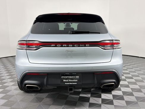 Certified 2024 Porsche Macan AWD/4WD image 8