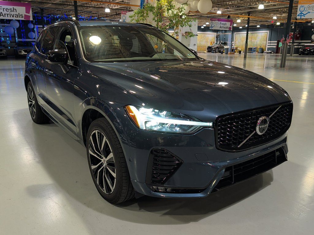 Used 2025 Volvo XC60 B5 Plus AWD/4WD image 5