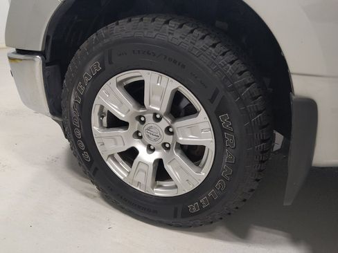 Used 2018 Nissan Titan SV w/ SV Convenience Package AWD/4WD image 31