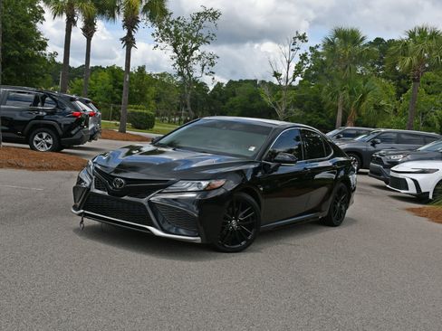 Used 2022 Toyota Camry XSE FWD image 6