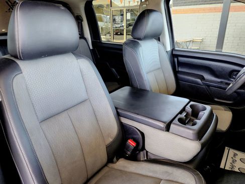 Used 2017 Nissan Titan S image 34