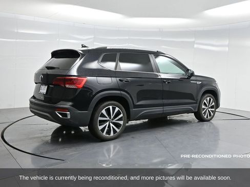 Used 2023 Volkswagen Taos SE w/ Panoramic Sunroof Package image 41