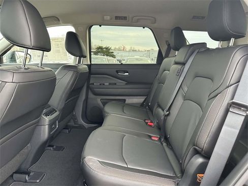New 2025 Nissan Pathfinder SL image 13