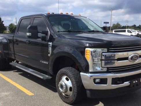 Used 2017 Ford F350 Lariat w/ Lariat Value Package AWD/4WD image 2
