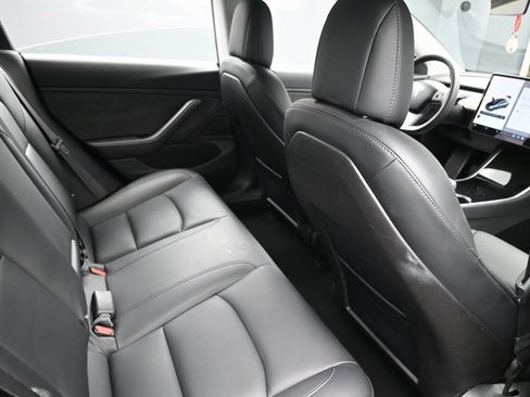 Used 2018 Tesla Model 3 Long Range image 33