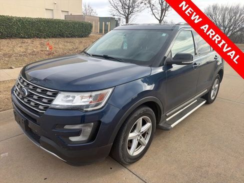 Used 2016 Ford Explorer XLT w/ Equipment Group 202A image 7