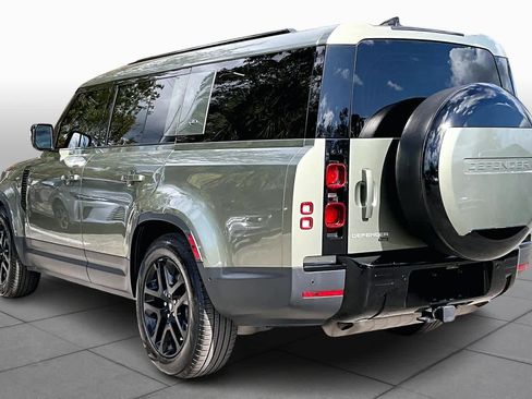 Used 2023 Land Rover Defender 130 SE image 12