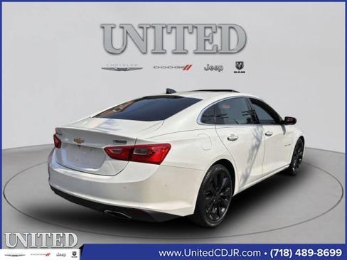 Used 2017 Chevrolet Malibu Premier w/ Premier Sun and Wheel Package image 3