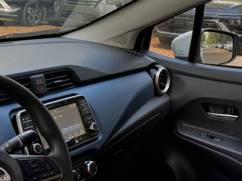 Used 2025 Nissan Versa SV image 30