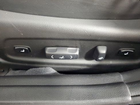 Used 2014 Kia Cadenza Premium w/ Luxury Package FWD image 19