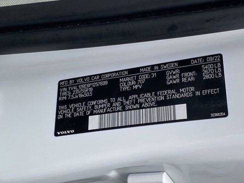 Used 2023 Volvo XC60 B5 Plus image 32