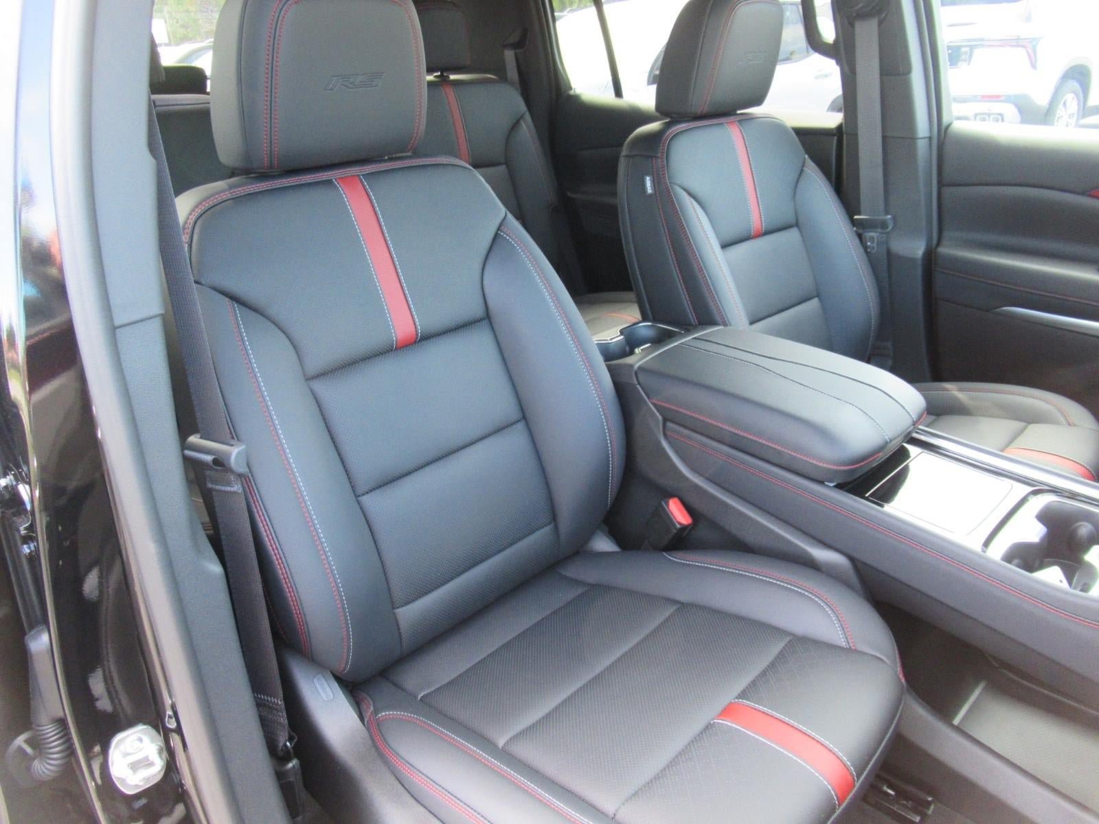 New 2026 Chevrolet Traverse RS w/ LPO, Floor Liner Package FWD image 9