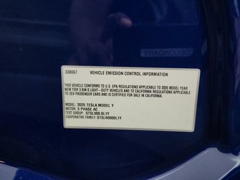 Used 2025 Tesla Model Y Long Range RWD image 92