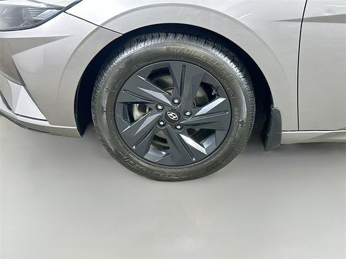 Used 2022 Hyundai Elantra SEL image 8