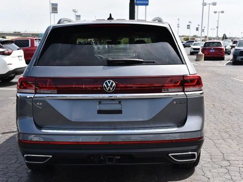 Used 2024 Volkswagen Atlas SE w/ Panoramic Sunroof Package AWD/4WD image 6
