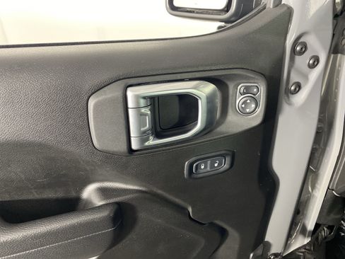 Used 2022 Jeep Gladiator Sport AWD/4WD image 15